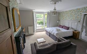 Four Seasons Guesthouse